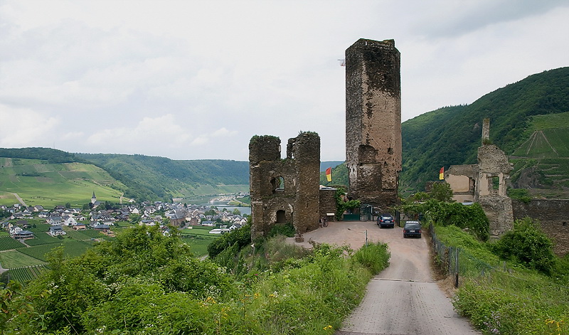 Mosel 07-2012D35_8864 als Smart-Objekt-1 Kopie.jpg - Weiter auf dem Weg nach Kobern - Gondorf haben wir die Burg Metternich in Beilstein besichtigt.